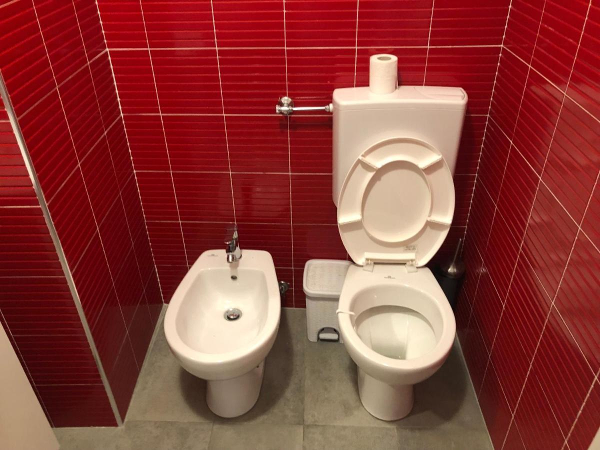 Via Dei Servi 6 *